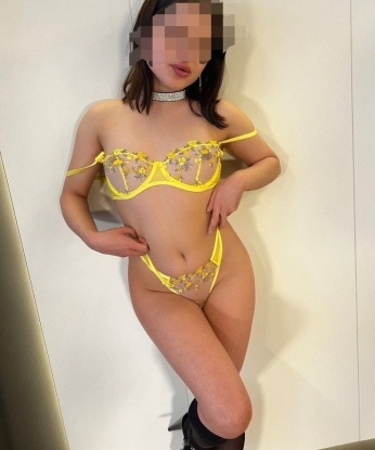 Мои нежные руки и щепетильные губы обещают поцелуи, которые оставят тебя без ума. Живу в самом сердце Москвы, где создаю уютную атмосферу для наших сексуальных приключений. Открой для меня свои фантазии, и я удовлетворю все твои желания. У меня есть отличные отзывы, подтверждающие мою профессиональность и качество услуг. Щедрое внимание и ласка гарантированы. 🌟 Посмотри мои фото, чтобы понять, насколько я соблазнительна и сексуальна. Жду твоего звонка, чтобы сделать нашу встречу незабываемой! 💋 5950, 22 года